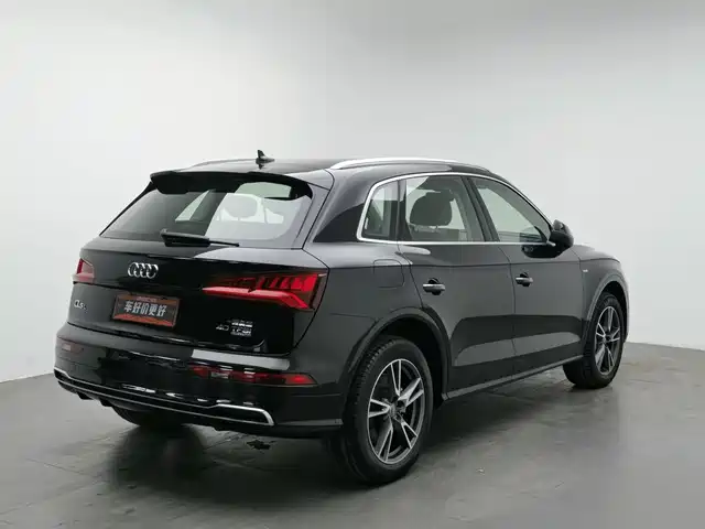 Audi Q5L 2020 Facelift 40 TFSI Honor Fashion — фото 2