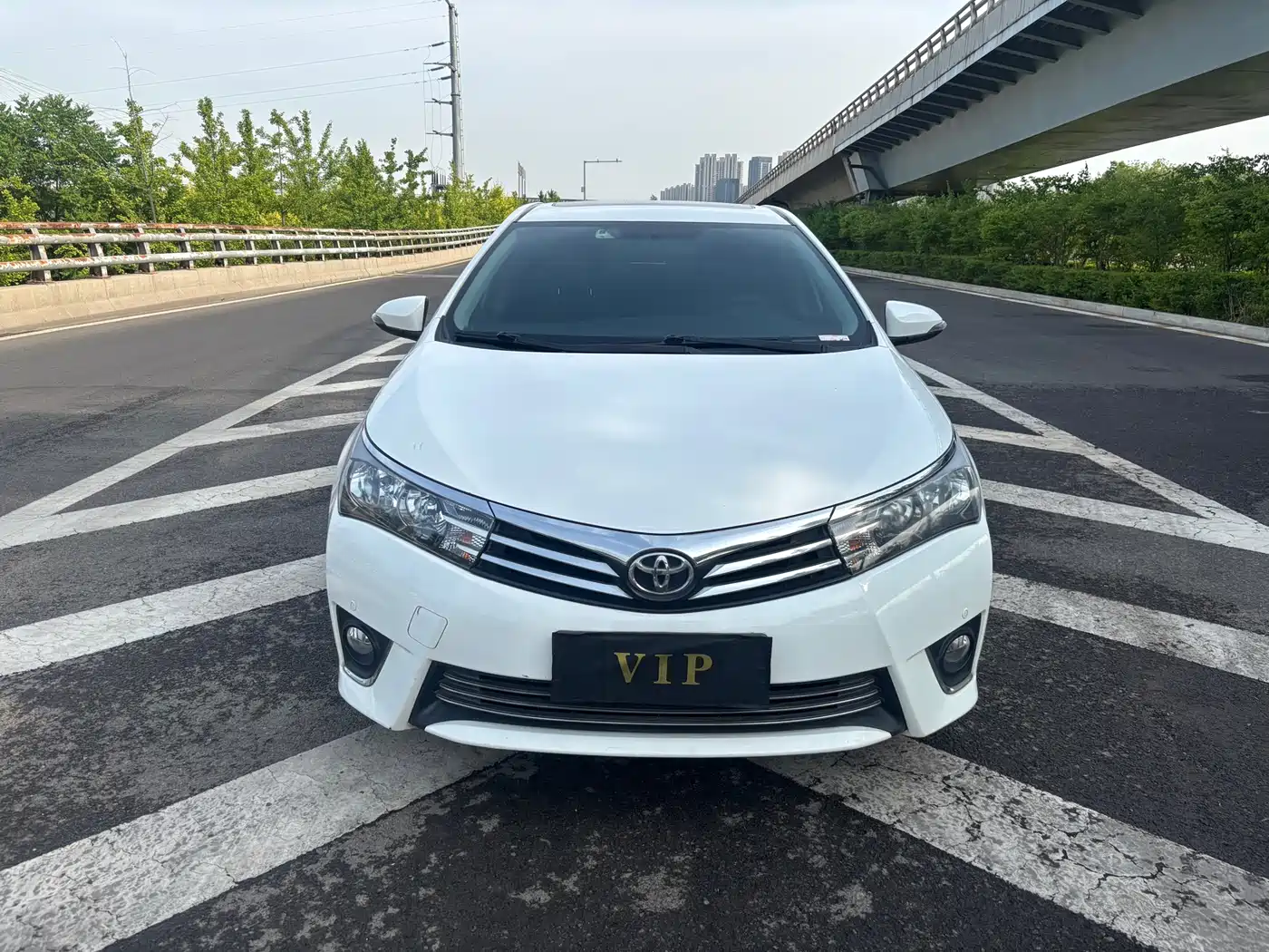 Toyota Corolla 2014 1.6L CVT GL-i Leather Edition фото 2
