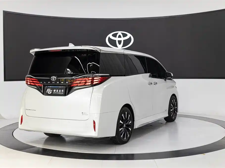 Toyota Alphard 2024 Hybrid 2.5L Ultimate Enjoyment Edition фото 4