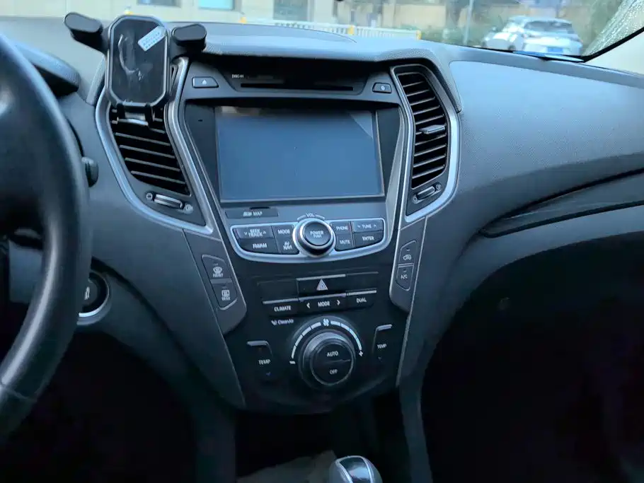 Hyundai Santa Fe 2014 2013 Facelift 2.4L Automatic 4WD Smart