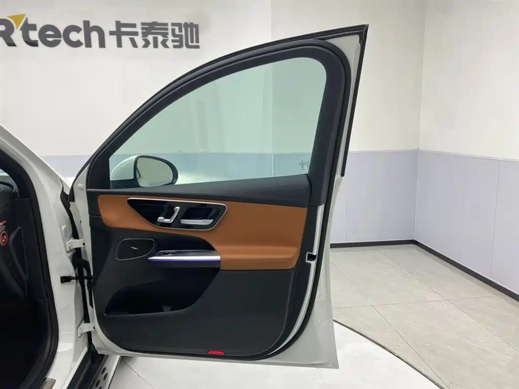 Mercedes-Benz GLC 2023 GLC 300 L 4MATIC Sport 5-Seater фото 28