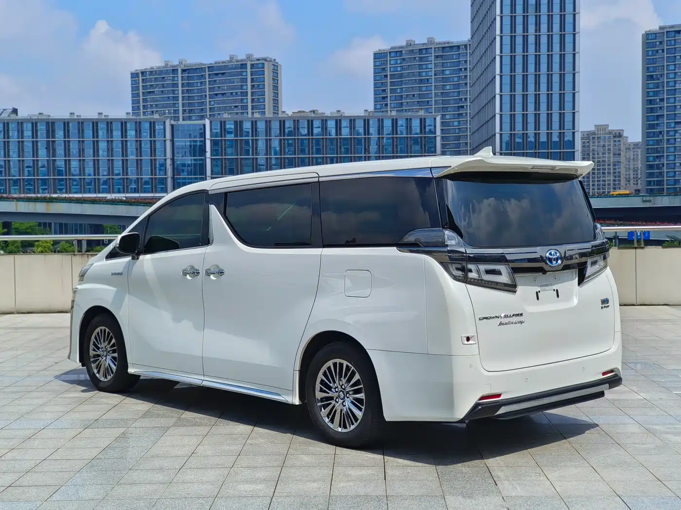 Toyota Vellfire 2023 Crown Hybrid 2.5L HV Ultimate фото 5