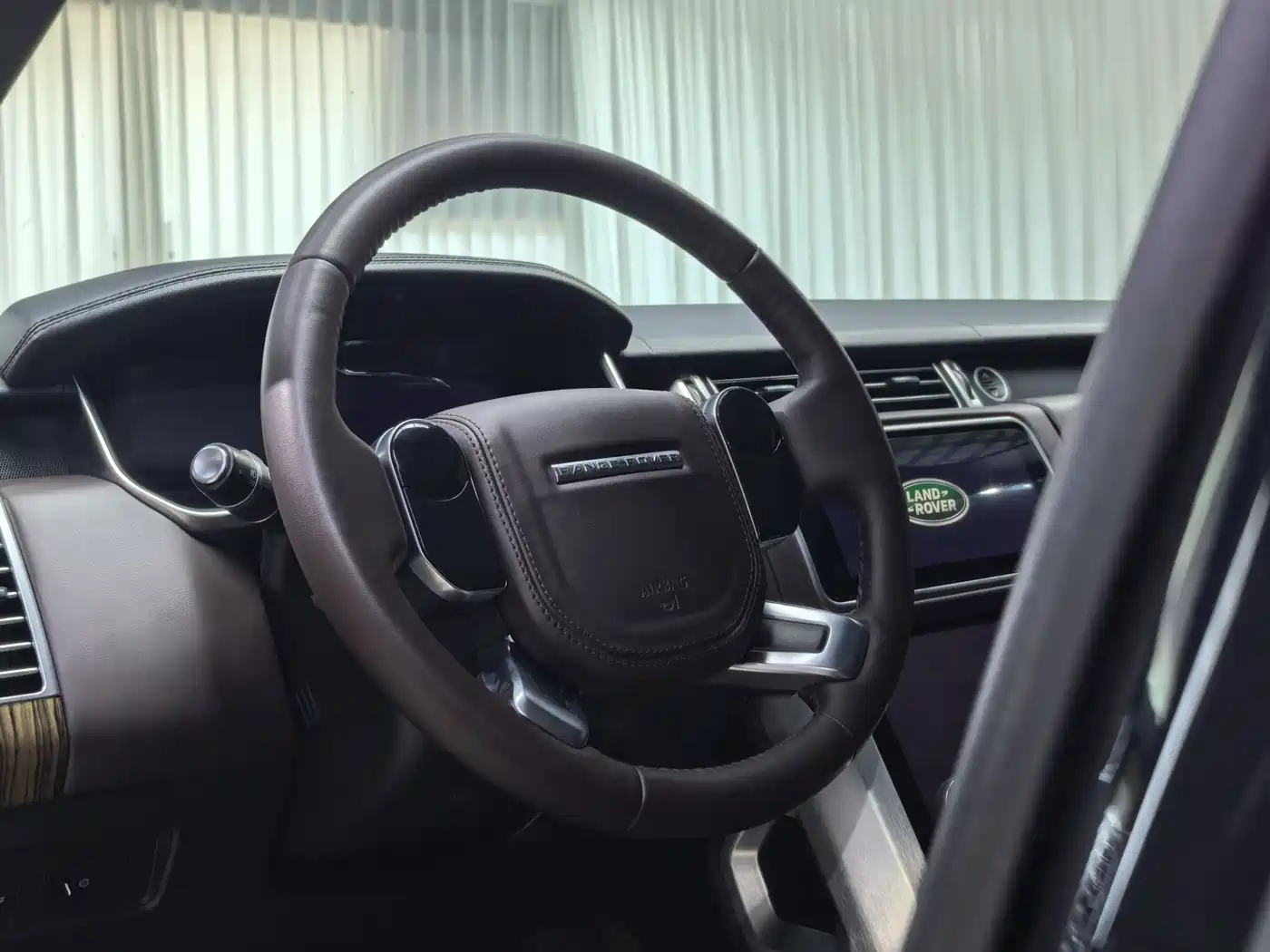 Land Rover Range Rover 2018 3.0 SC V6 Golden Age Edition фото 4