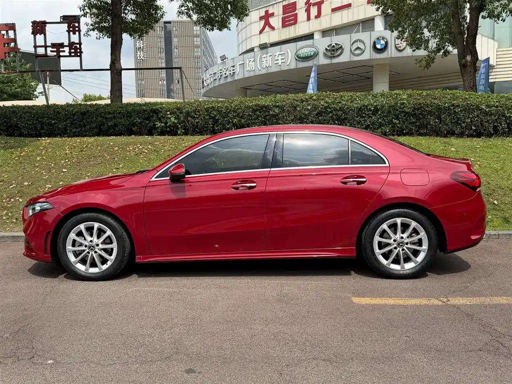 Mercedes-Benz A-Class 2021 A 200 L Sport Sedan Fashion Edition фото 3