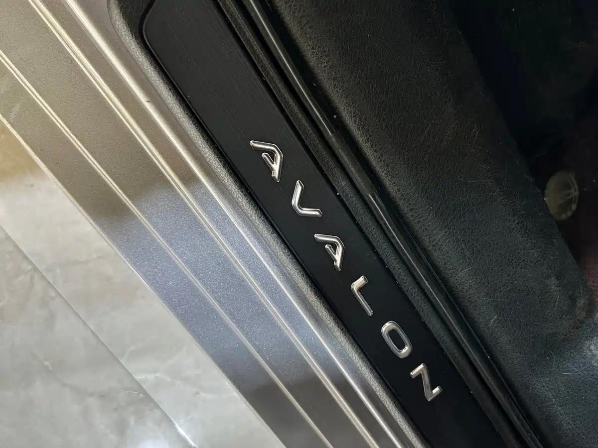 صورة 10 - Toyota Avalon