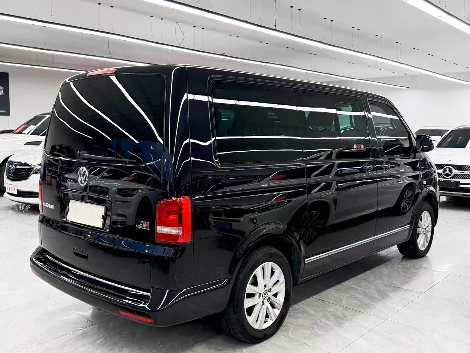 Фото 6 - Volkswagen Multivan