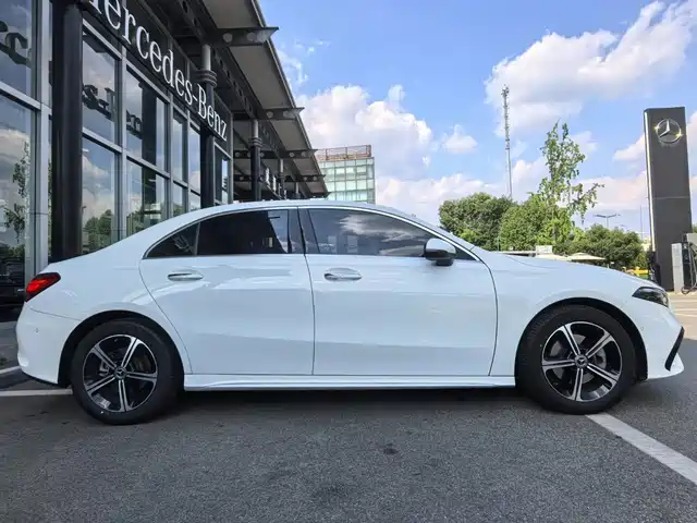 Mercedes-Benz A-Class 2024 A 200 L Fashion Edition — фото 4