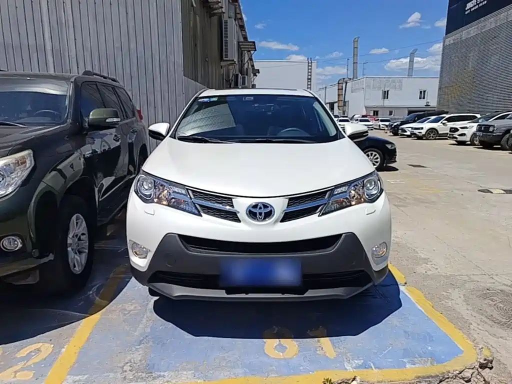 Toyota RAV4 Rongfang 2015 2.5L Automatic 4WD Elite Edition фото 3