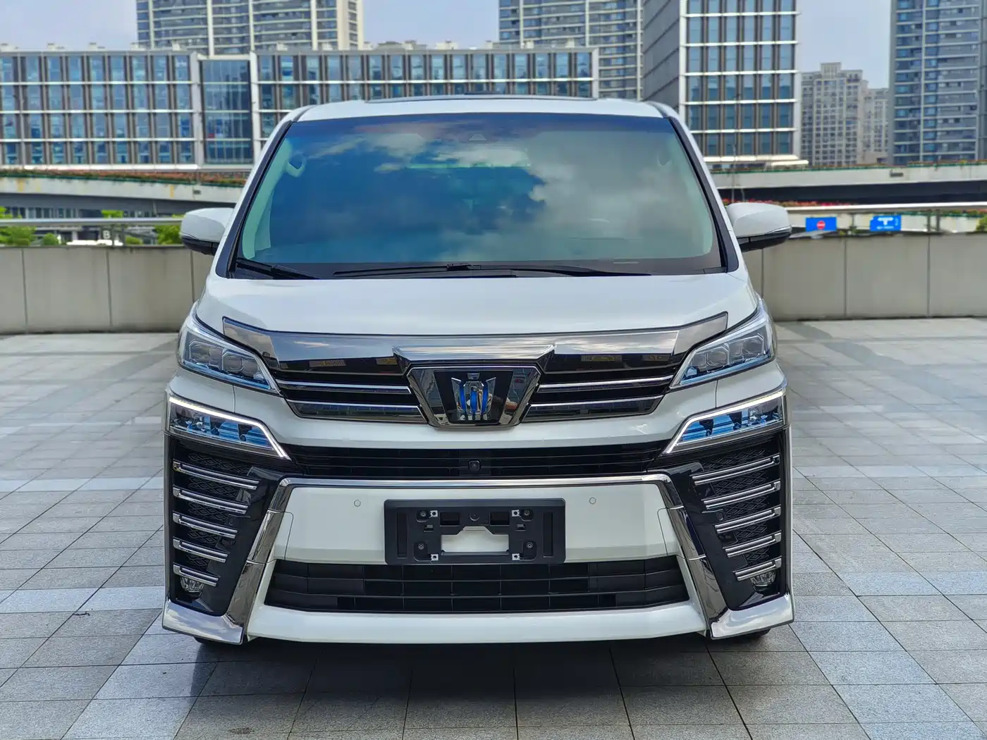 Toyota Vellfire 2023 Crown Hybrid 2.5L HV Ultimate фото 3