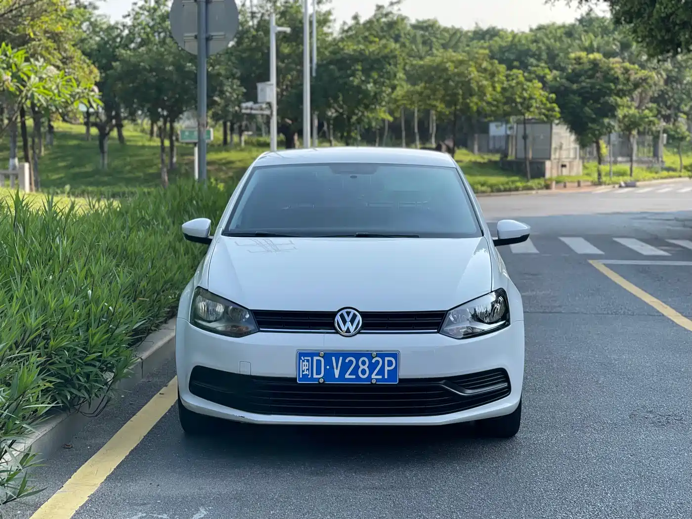 Volkswagen Polo 2016 1.4L Automatic Trend фото 2