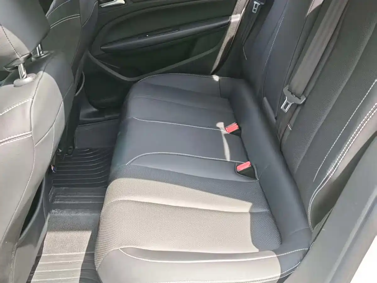 Peugeot 408 2015 Model 1.2T Automatic Luxury Edition фото 8
