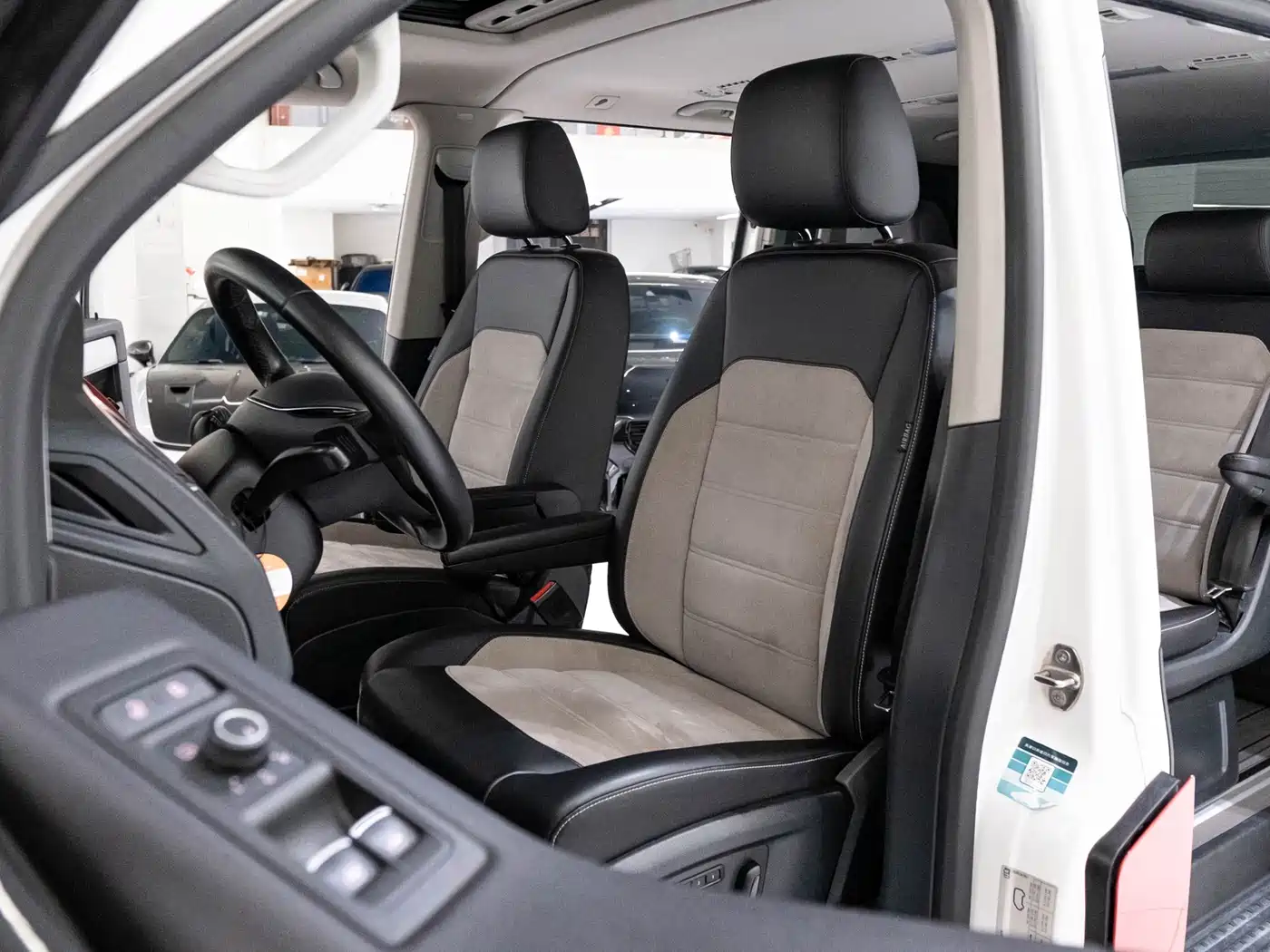 Volkswagen Multivan 2018 2.0TSI 4WD Leisure Edition 7-Seater фото 8