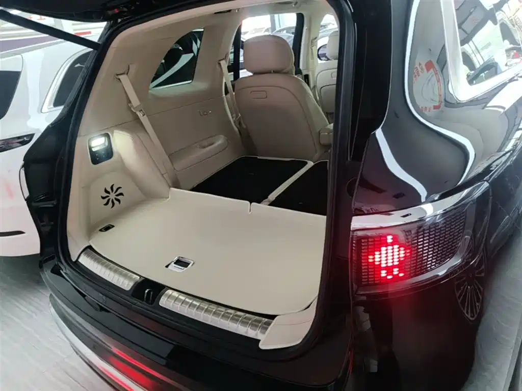AITO Wenjie AITO M8 2025 Model Extended Range Max Edition 37kWh 6-Seater фото 19