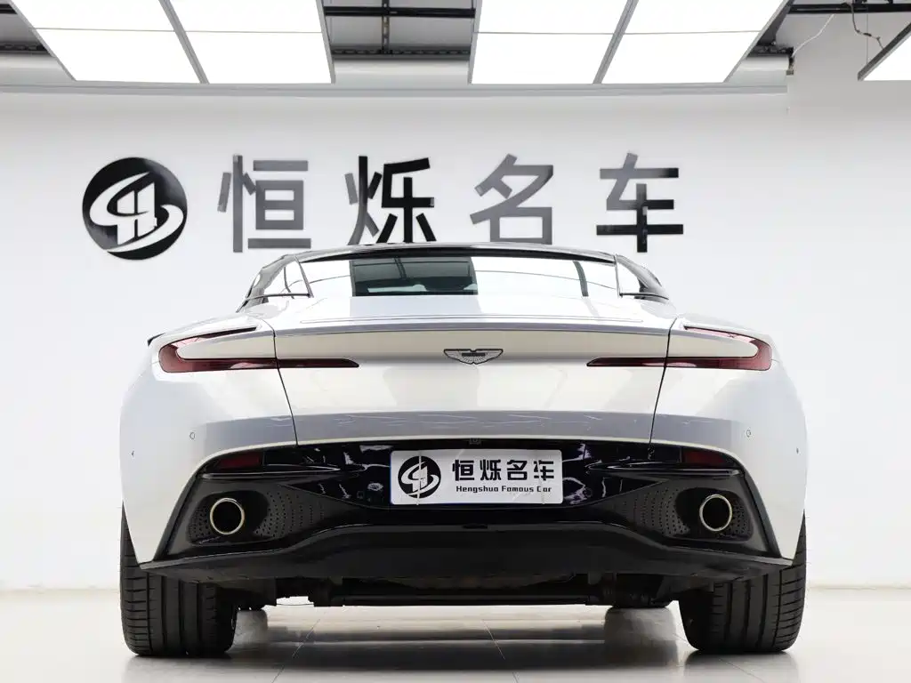 Фото 26 - Aston Martin DB11