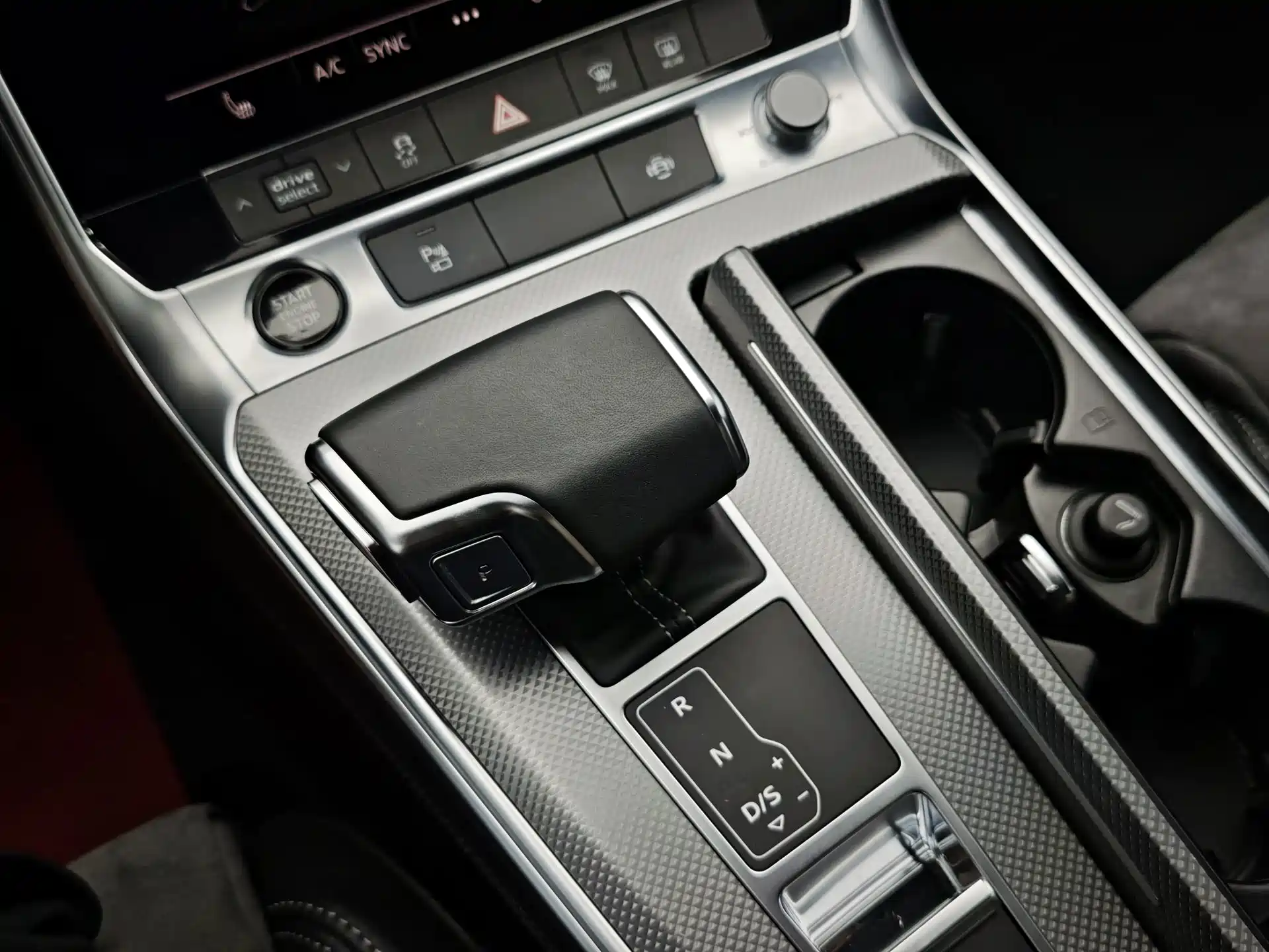 Фото 12 - Audi A6L