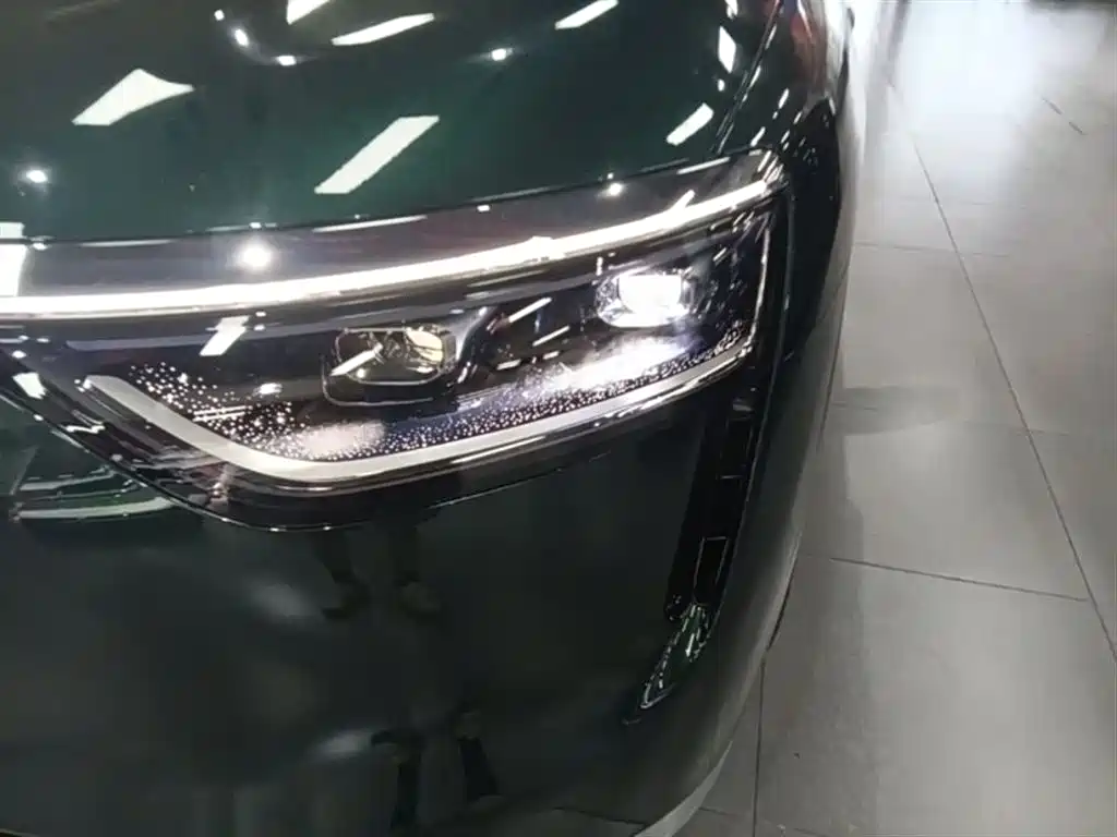 AITO Wenjie AITO M8 2025 Extended Range Ultra 53.4kWh 6-Seater фото 24