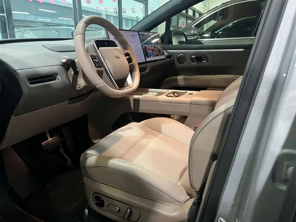 Li Auto i6 2025 2025 4WD Base Model