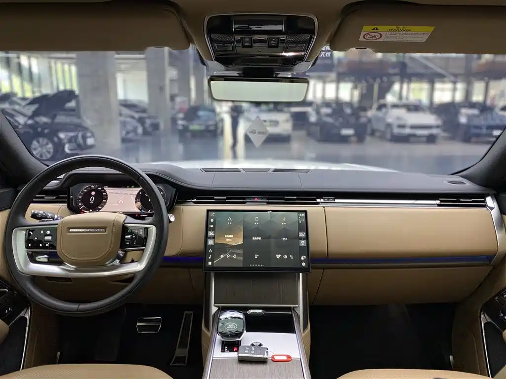 Land Rover Range Rover 2024 3.0 L6 400PS Golden Age Extended 7-Seater фото 12