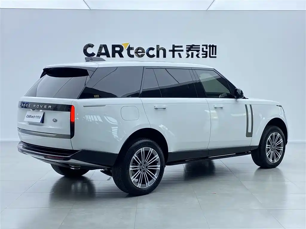 Land Rover Range Rover 2024 3.0 L6 400PS Golden Age Extended 7-Seater фото 3