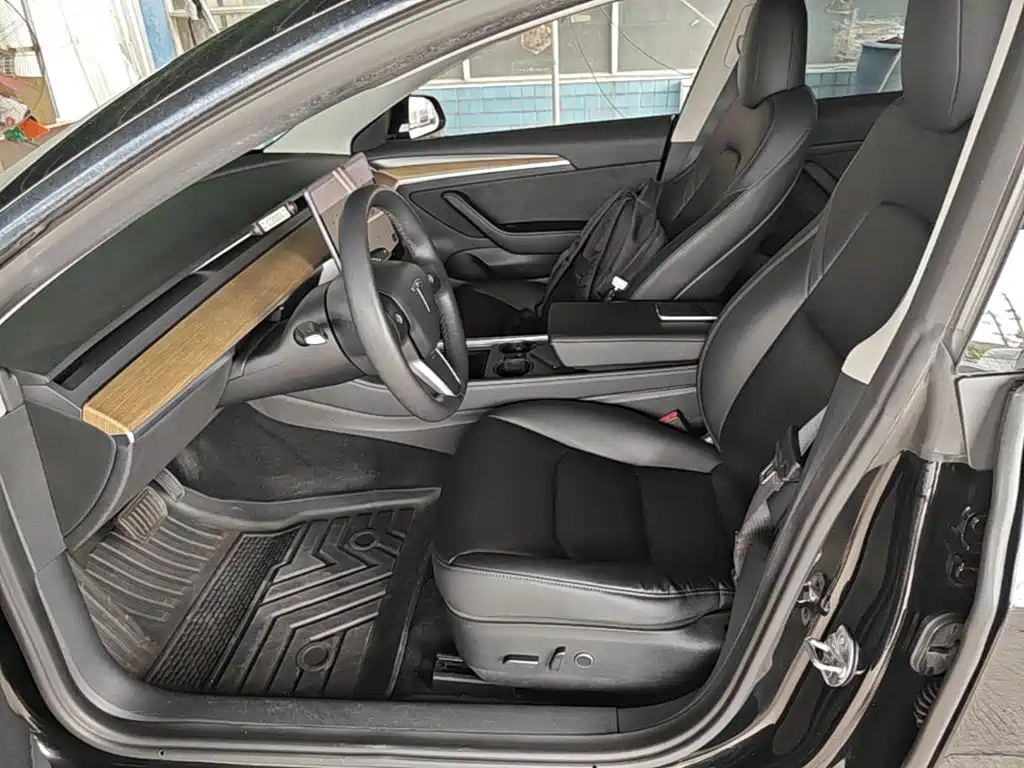 Фото 15 - Tesla Model 3