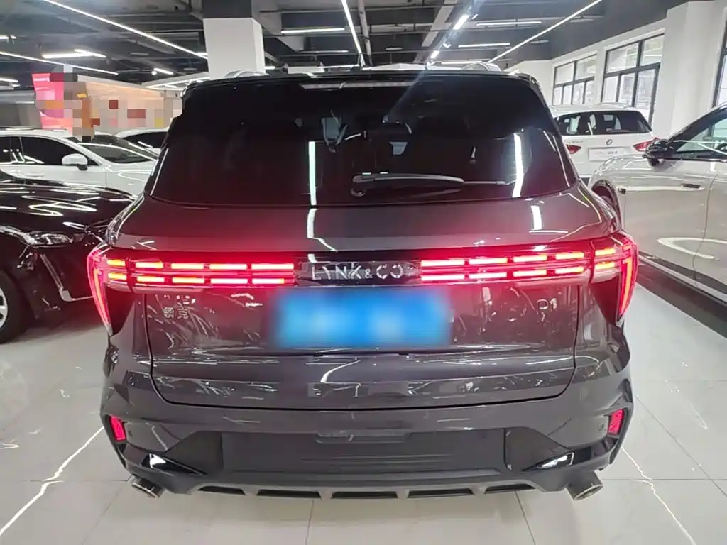 Photo 6 - Lynk & Co 01