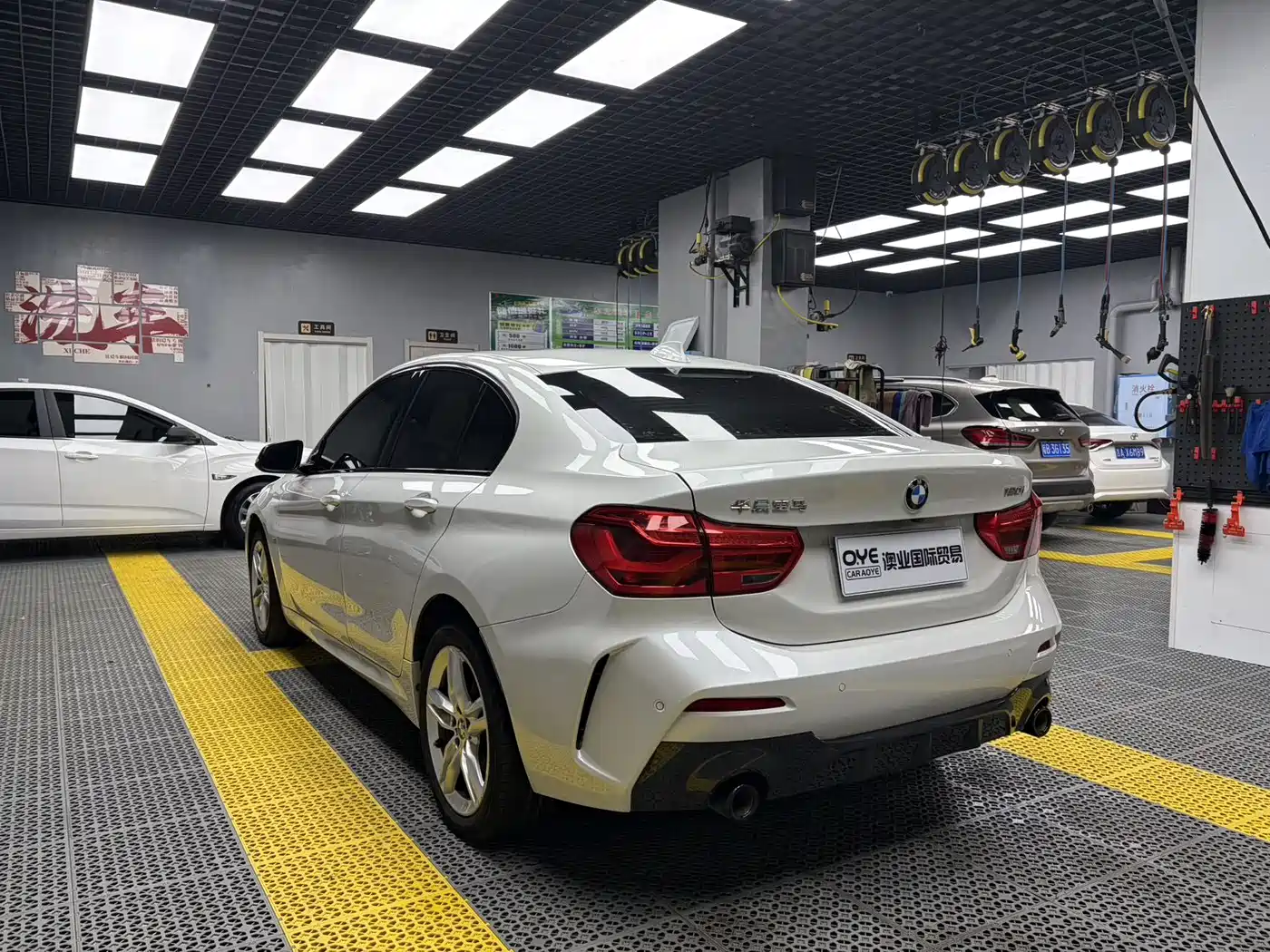 BMW 1-SERIES