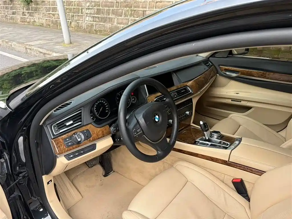 BMW 7 Series 2013 Model 740Li Luxury фото 6