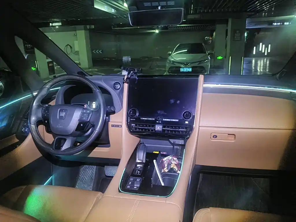 Toyota Vellfire 2024 2024 Crown Hybrid 2.5L Premium Edition