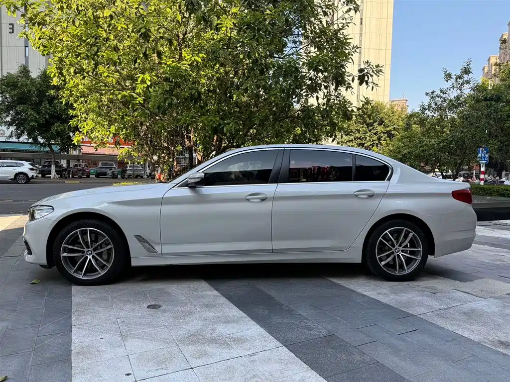BMW 5 Series 2018 528Li Launch Special Edition фото 3