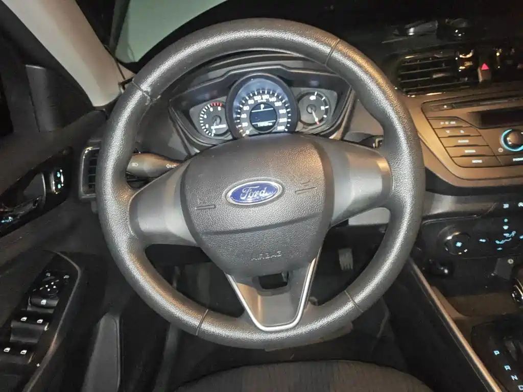 صورة 11 - Ford Escort