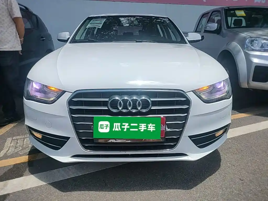 Audi A4L 2013 35 TFSI Automatic Comfort фото 3