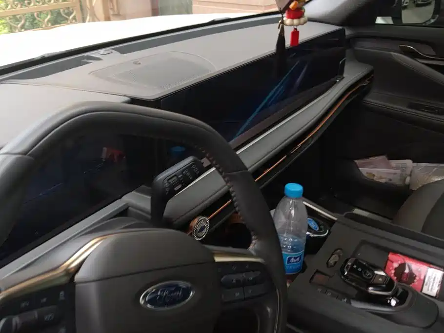 Фото 13 - Ford Edge