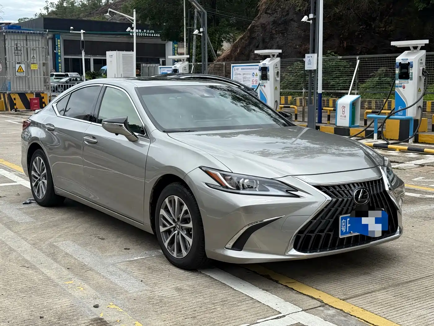 Lexus ES 2022 300h Excellence Edition фото 3