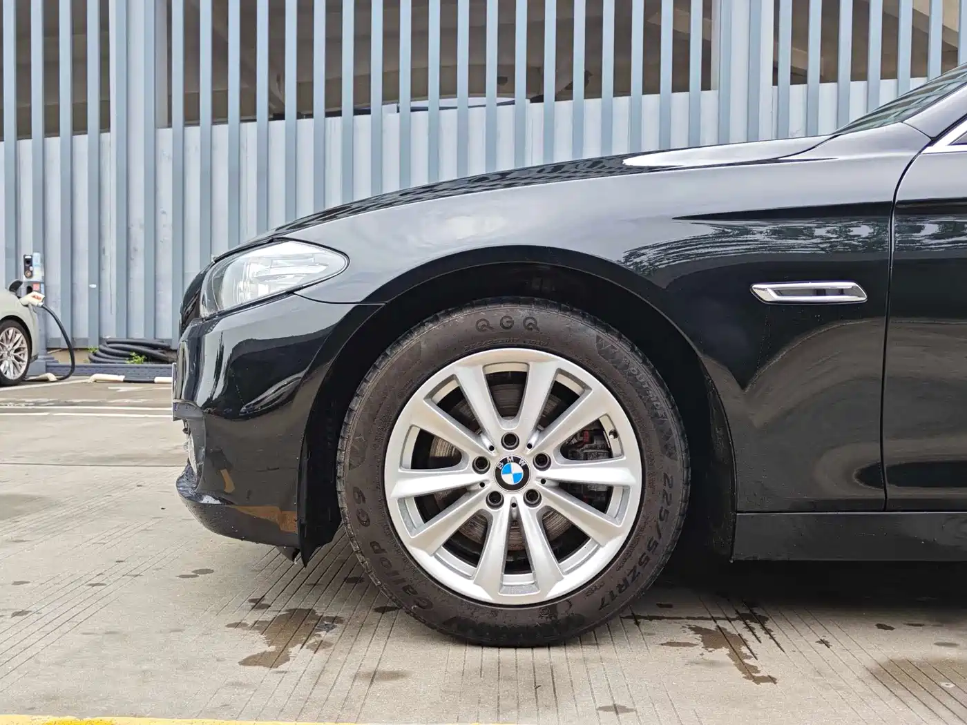 BMW 5 Series (Import) 2014 520i Classic фото 4