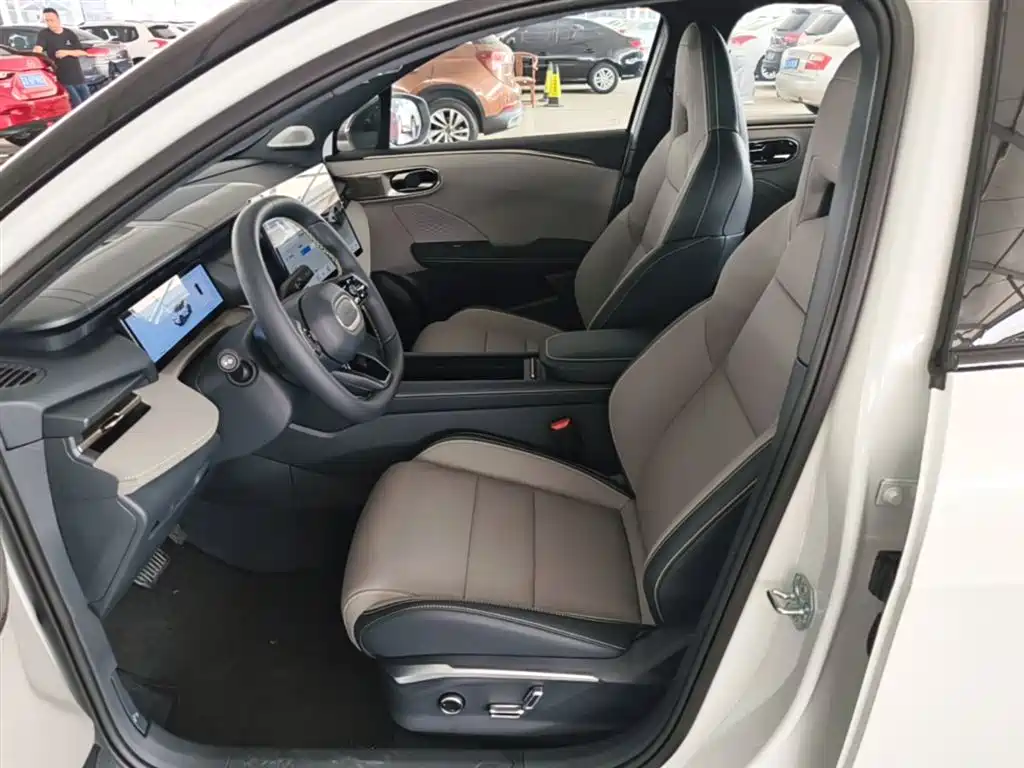 Lynk & Co 06 2026 Relive 1.5T Ultra фото 15