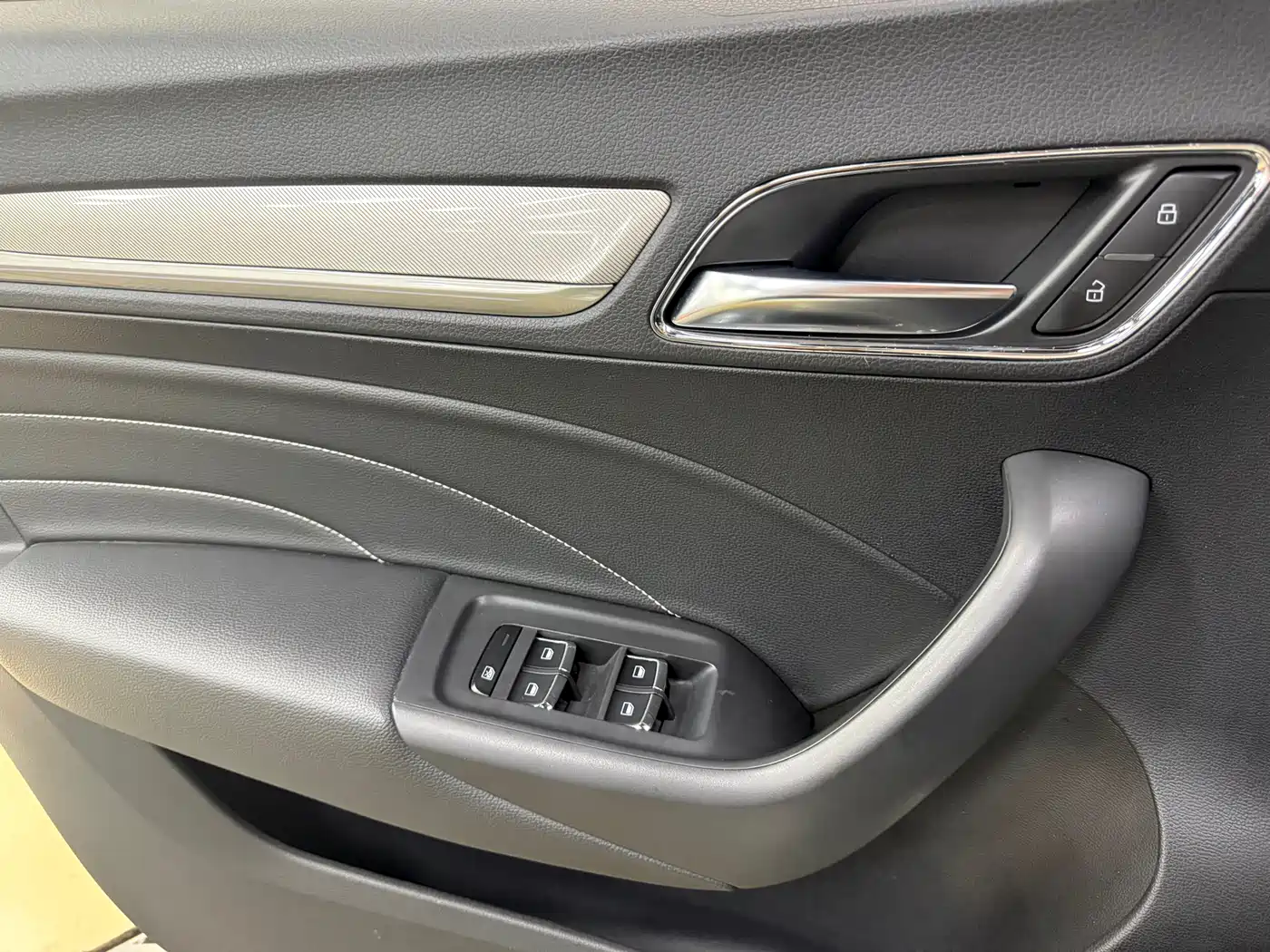 Roewe i6 New Energy 2018 2017 45T Hybrid Connected Smart Enjoyment Edition