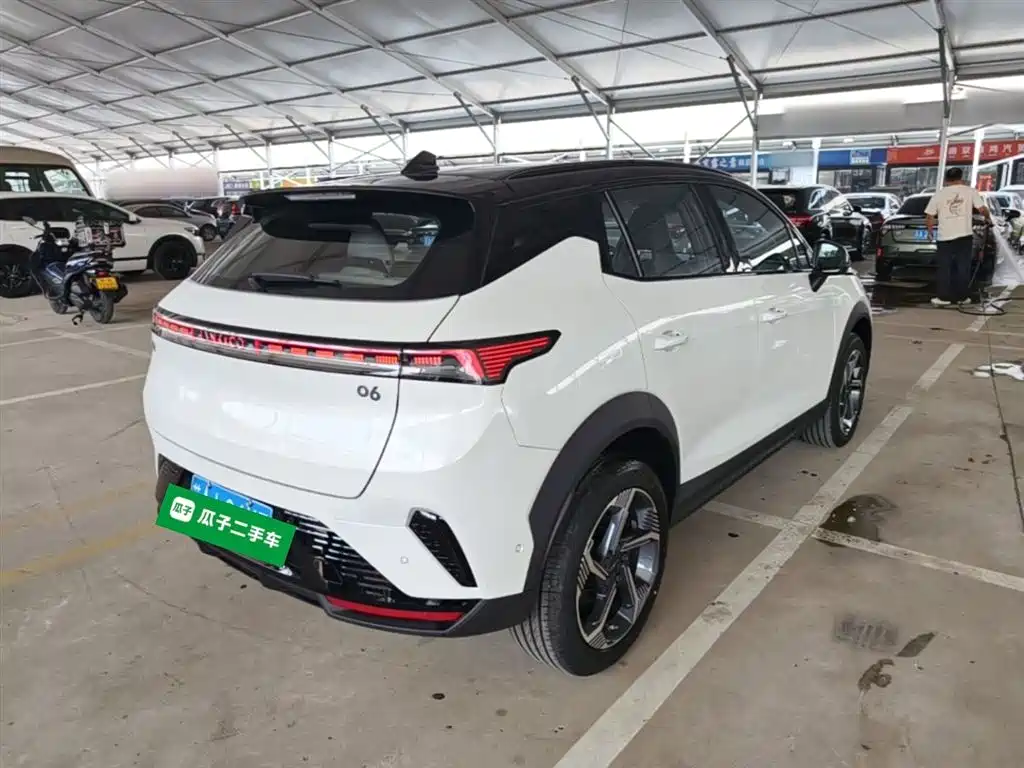 Lynk & Co 06 2026 Relive 1.5T Ultra фото 7