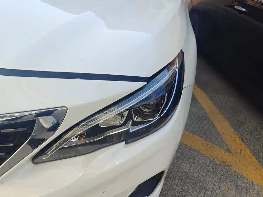 Photo 5 - Peugeot 408