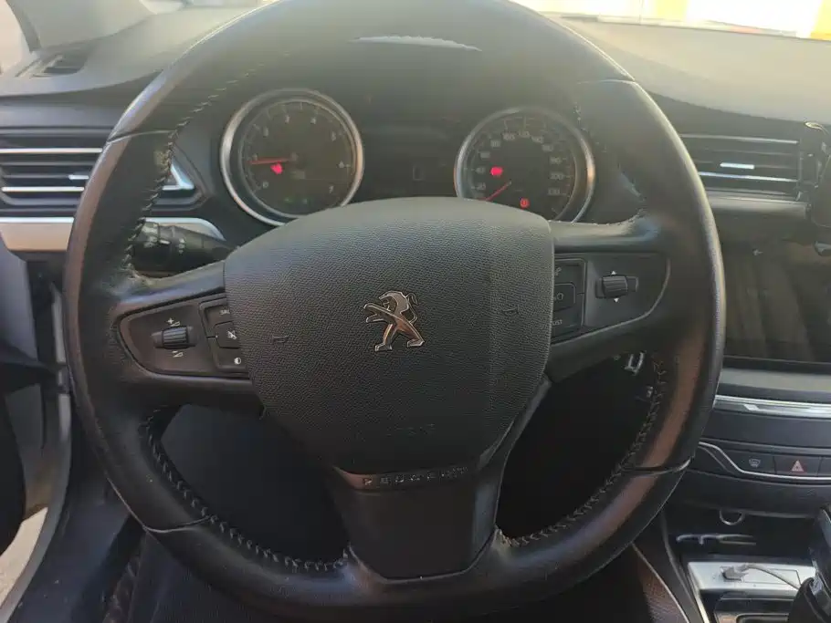 Photo 15 - Peugeot 408