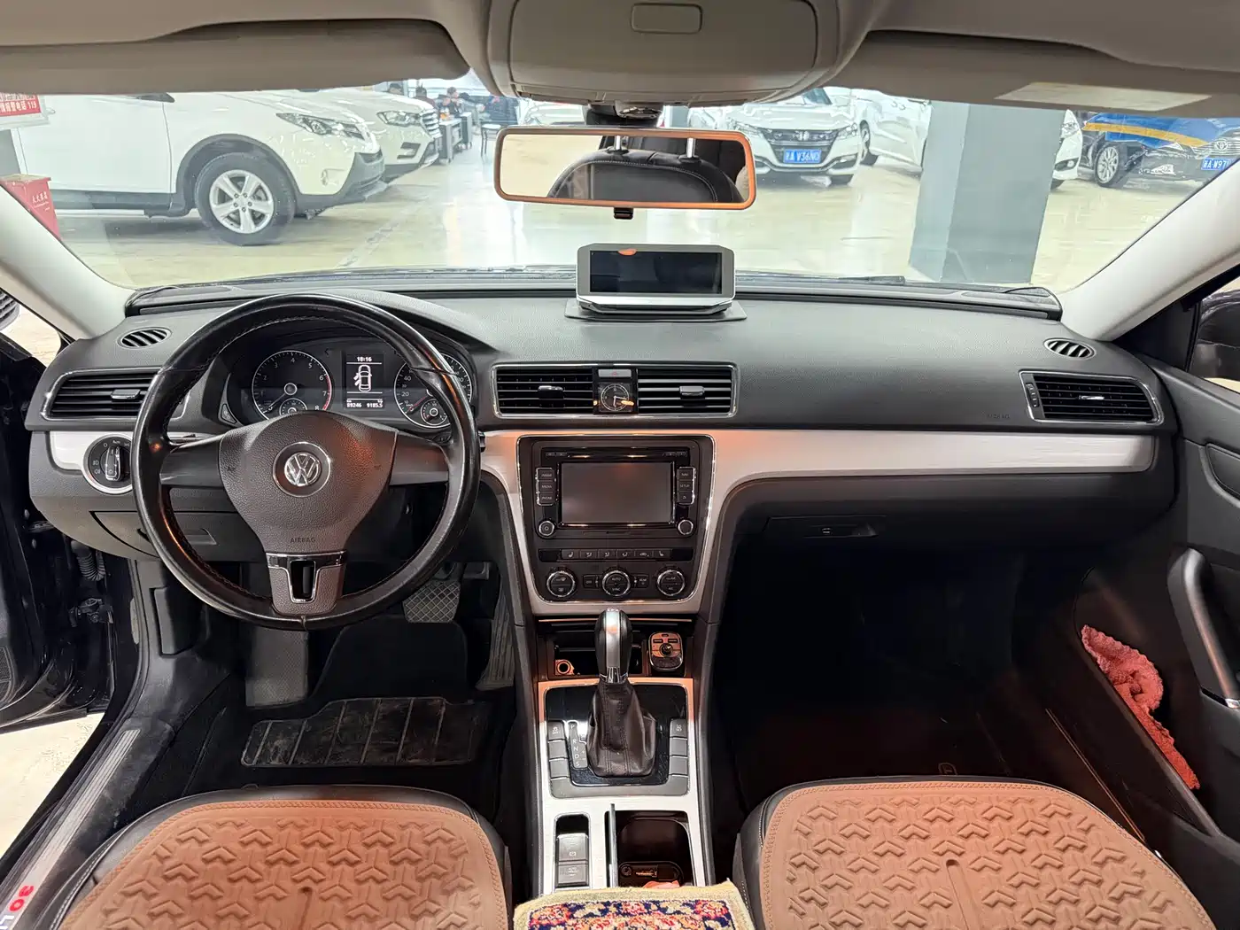 Volkswagen Passat 2014 1.8TSI DSG Luxury Edition фото 5