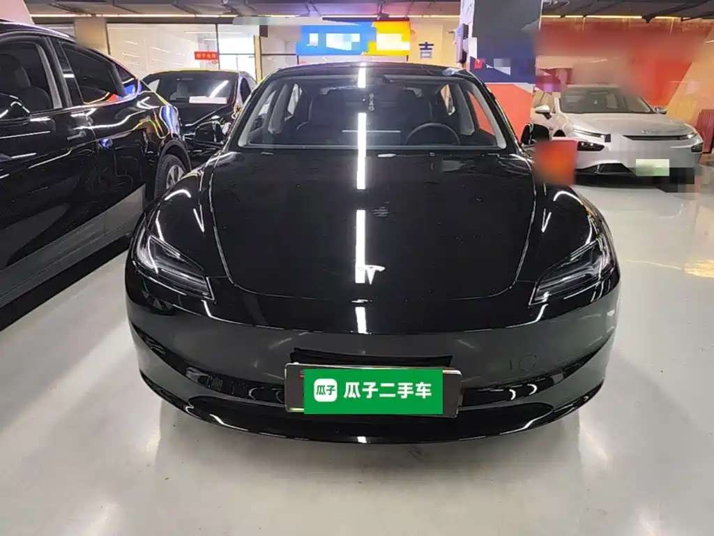 Фото 3 - Tesla Model 3
