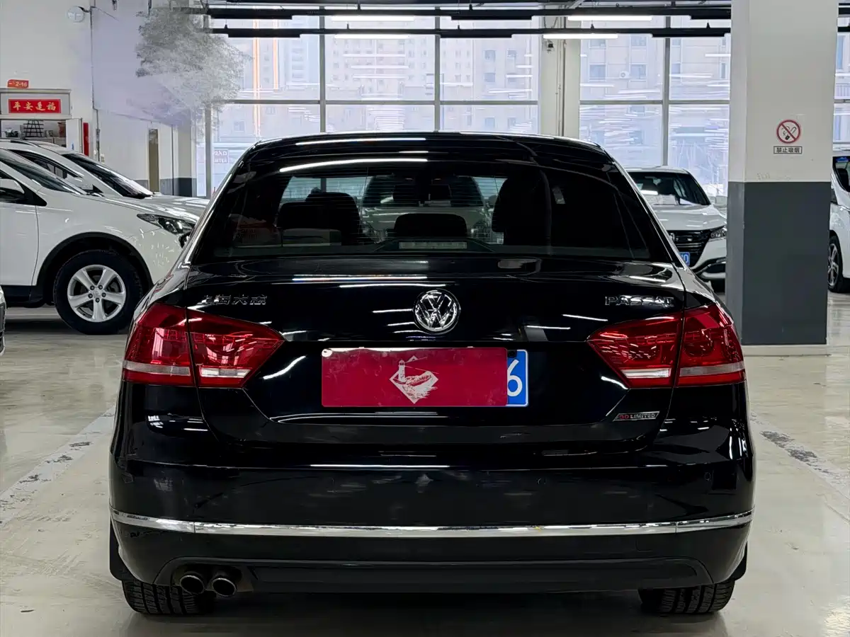 Volkswagen Passat 2014 1.8TSI DSG Luxury Edition фото 8