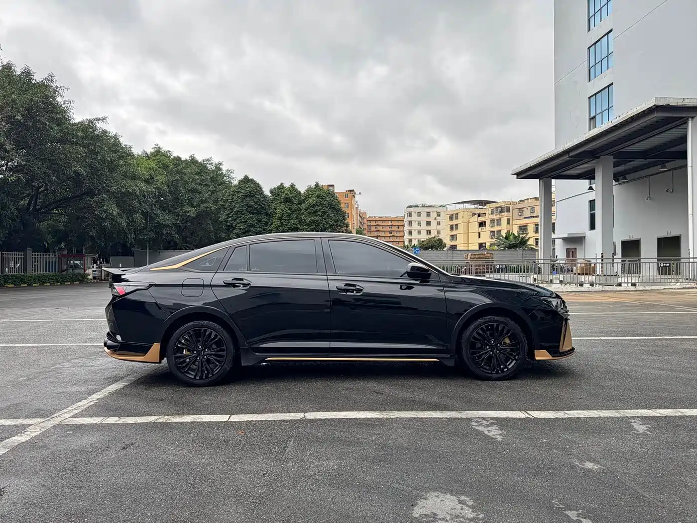 Dongfeng Aeolus Yixuan MAX 2021 2021 1.5T Dark Night Holy Light Edition (Hybrid)