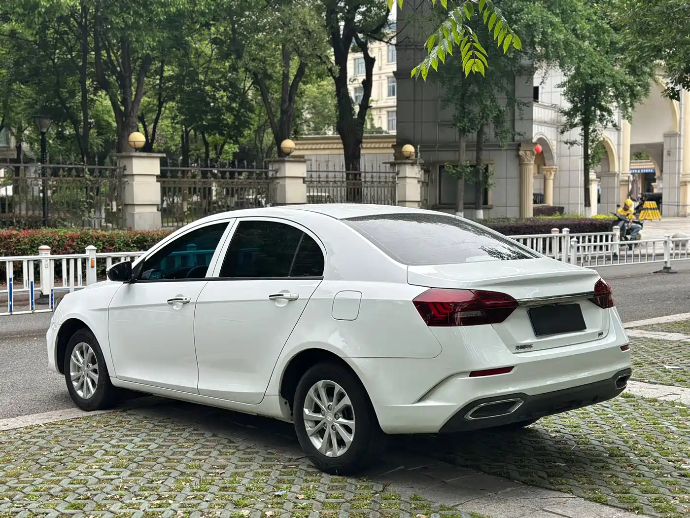 Photo 4 - Geely Emgrand
