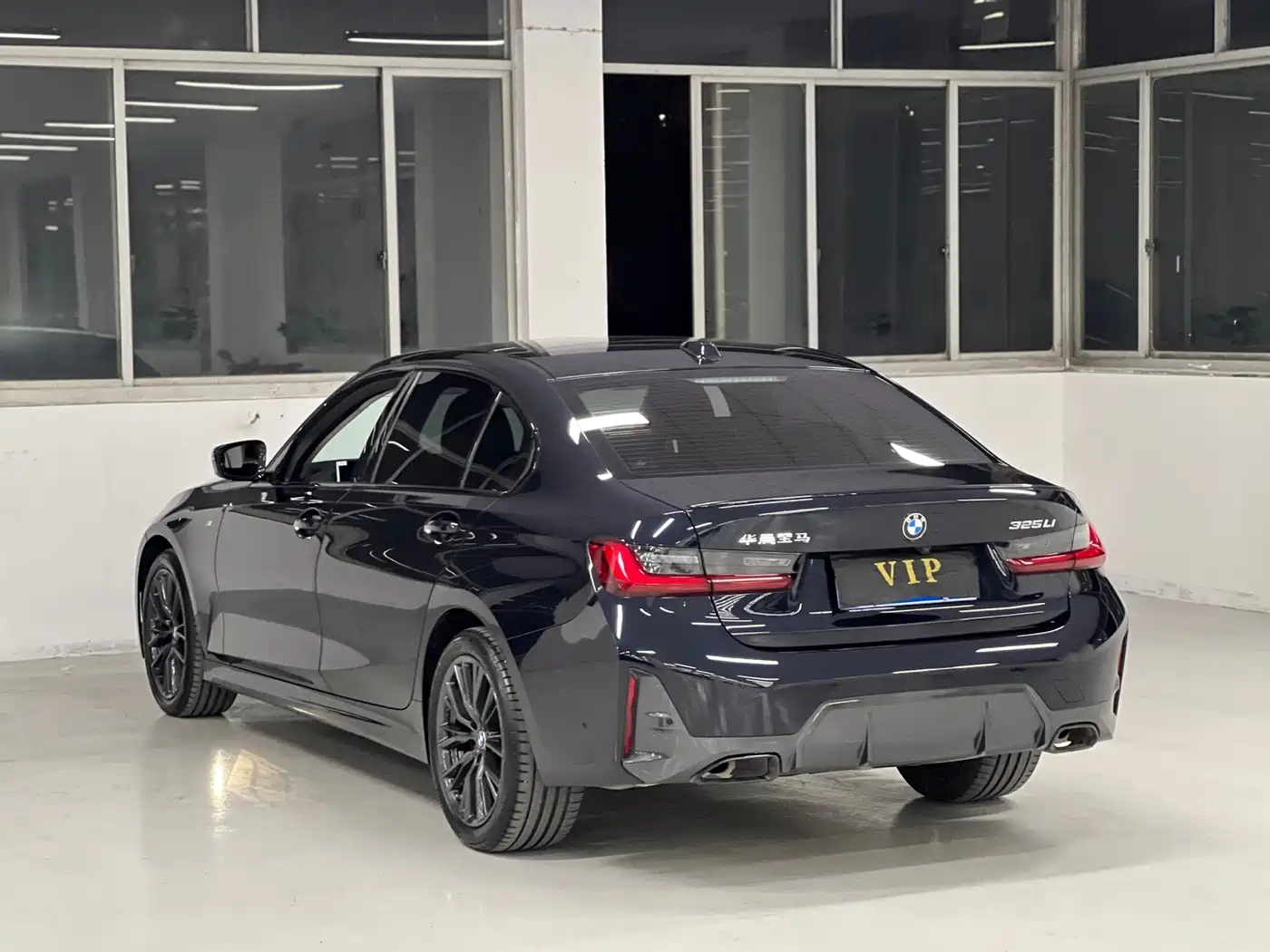 BMW 3 Series 2024 325Li M Sport Shadowline Package фото 7
