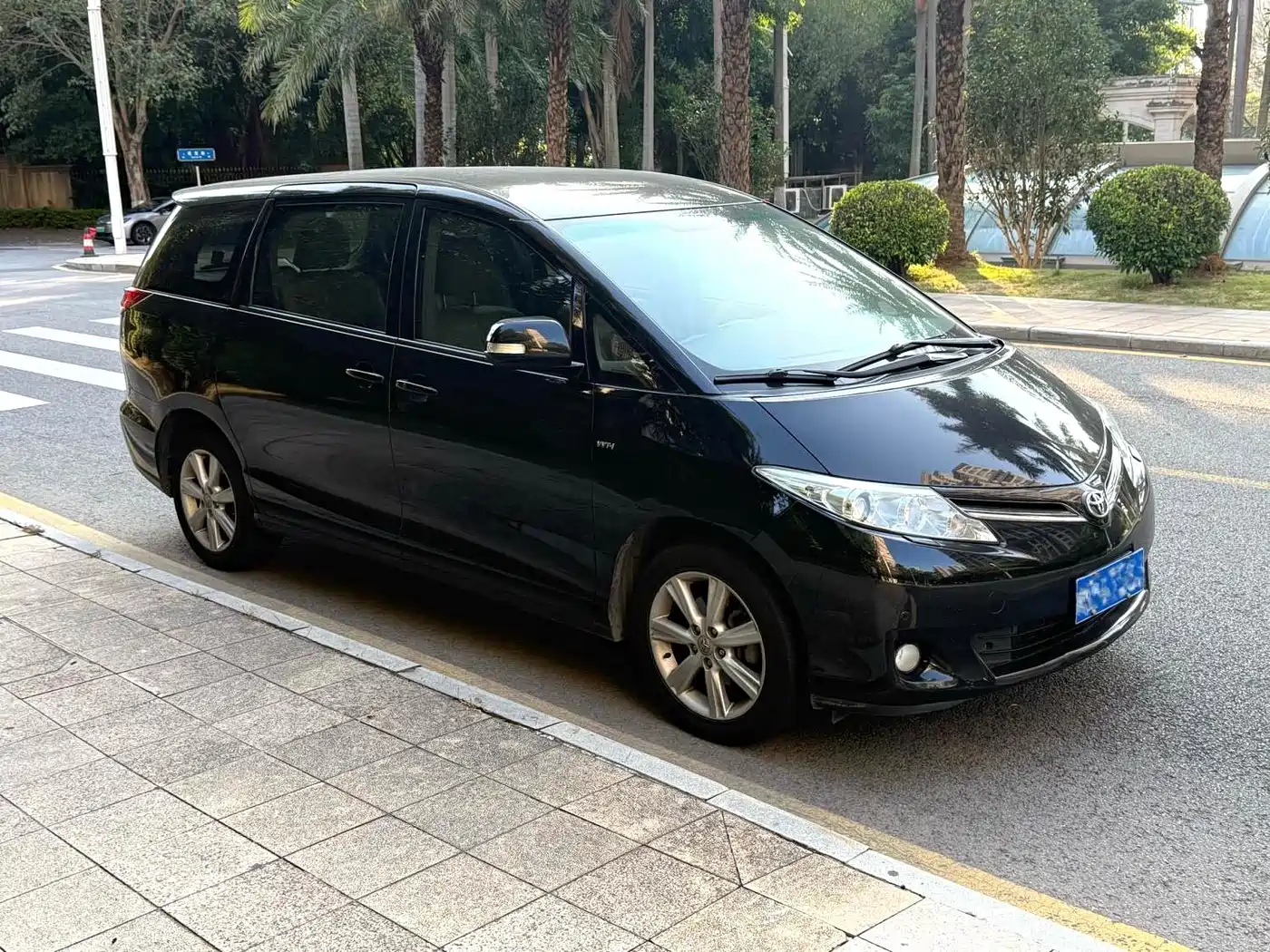 Toyota Previa 2012 2.4L 7-Seater Luxury Edition фото 2