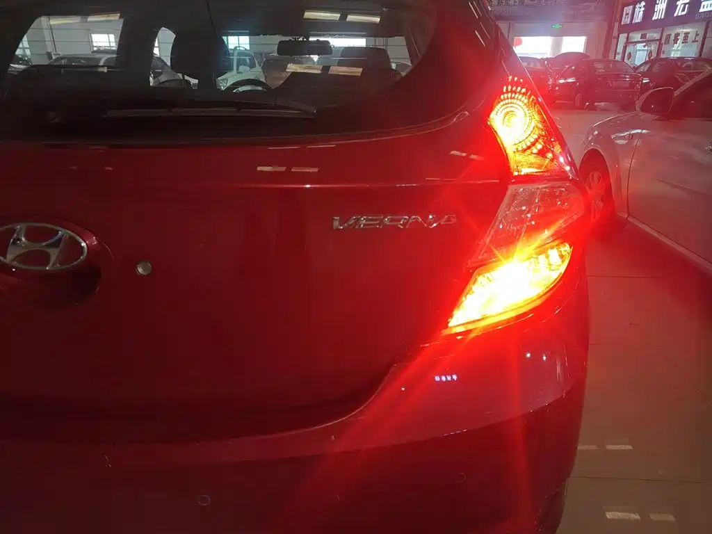 Photo 24 - Hyundai Reina
