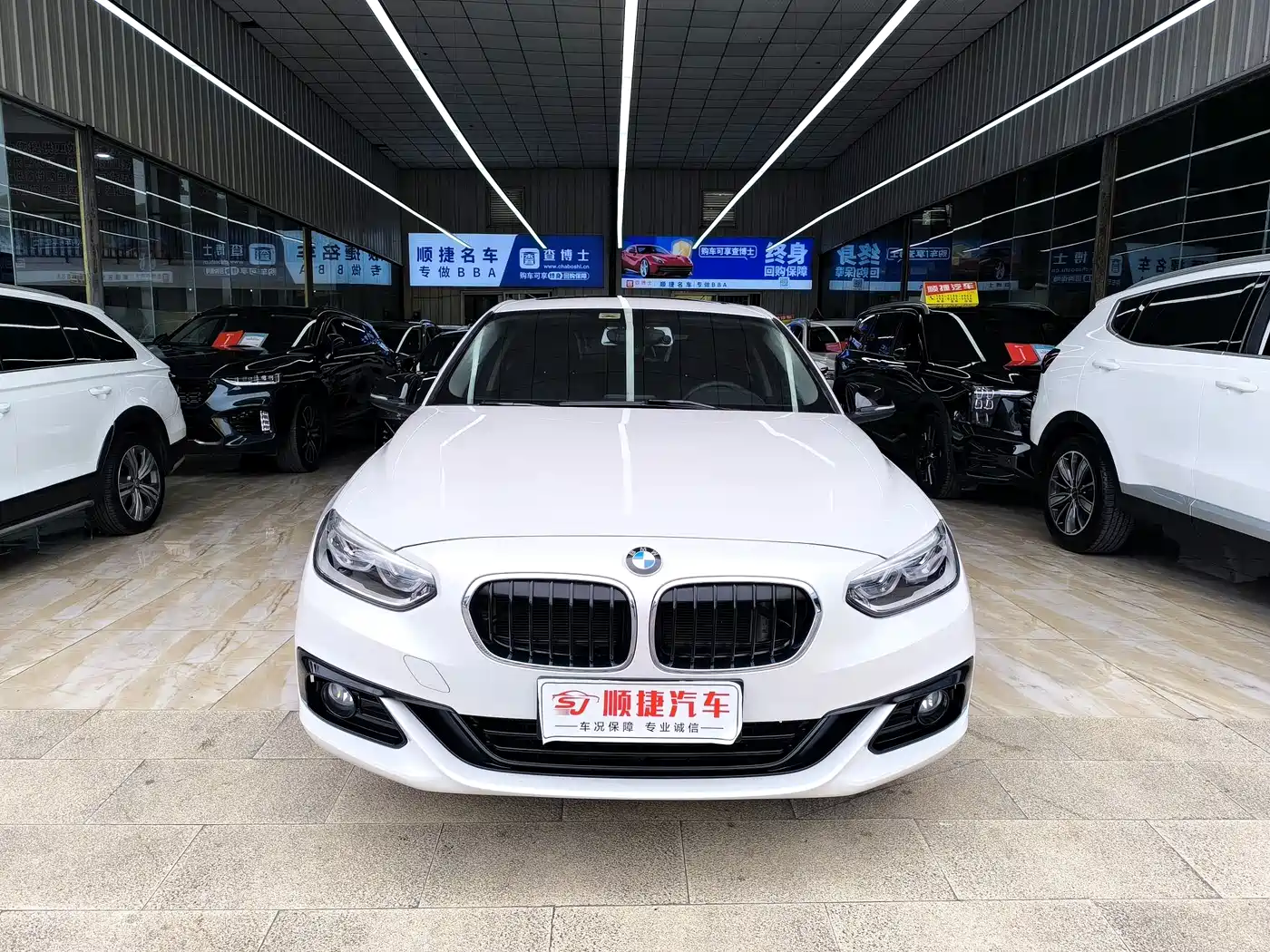 BMW 1 Series 2018 118i Sport Edition фото 2