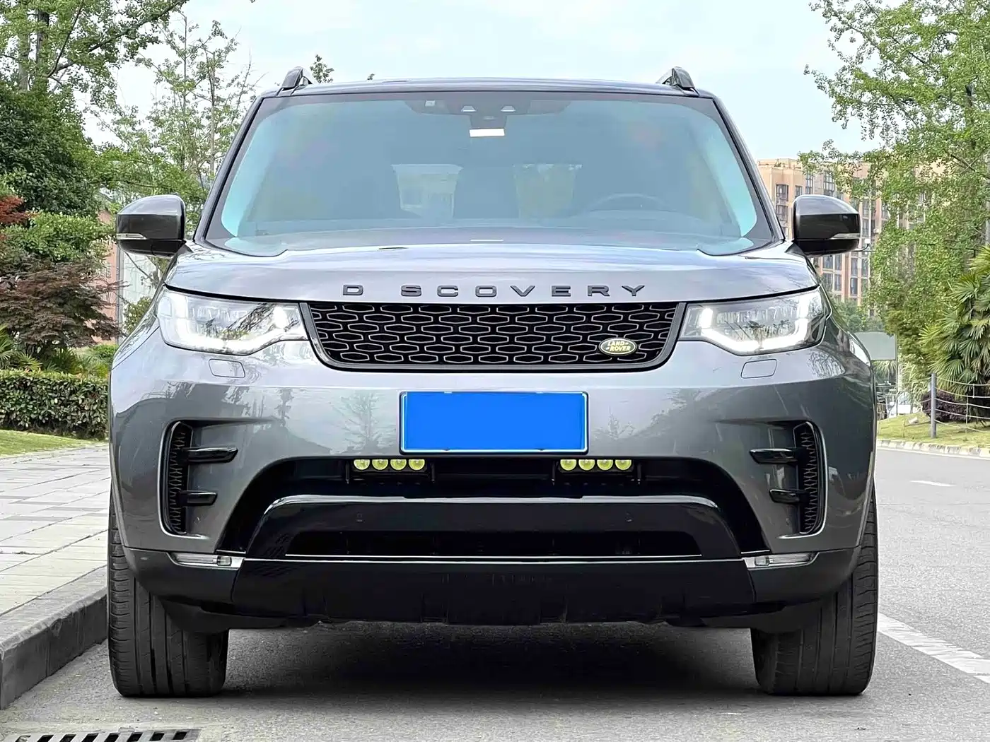 Land Rover Discovery 2017 3.0 SC V6 SE фото 2