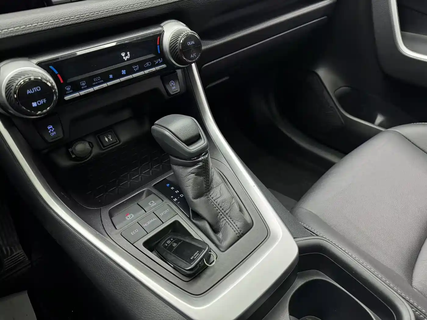 Toyota Wildlander 2020 2.0L CVT 2WD Premium фото 9